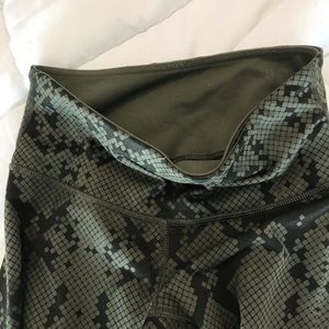 LULULEMON!! cropped leggings size 2